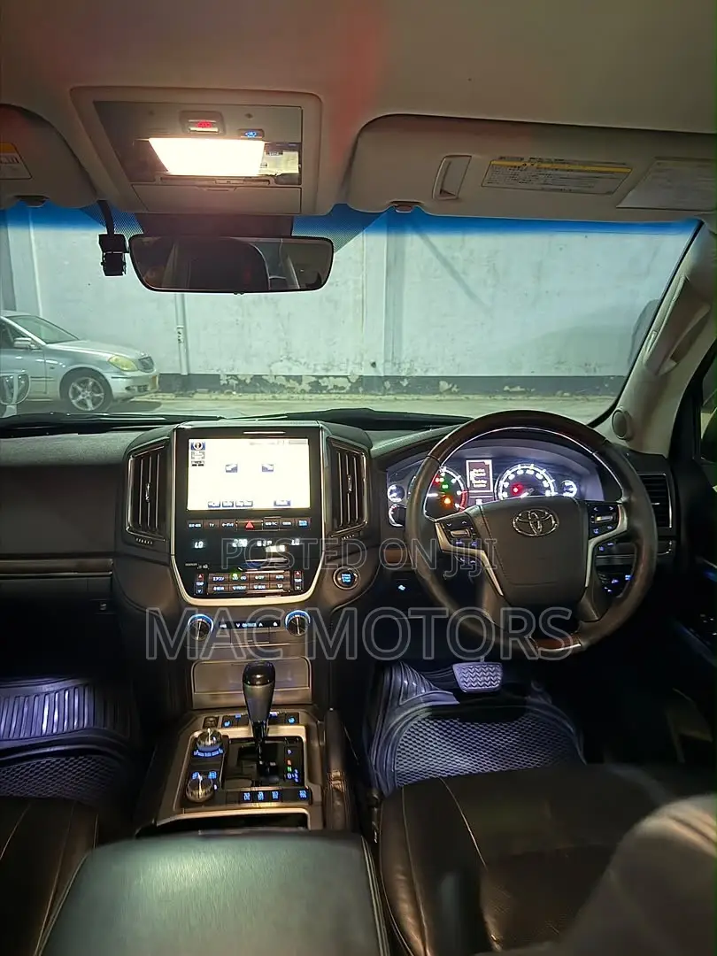 Toyota Land Cruiser 4.6 V8 GXR 2016 White