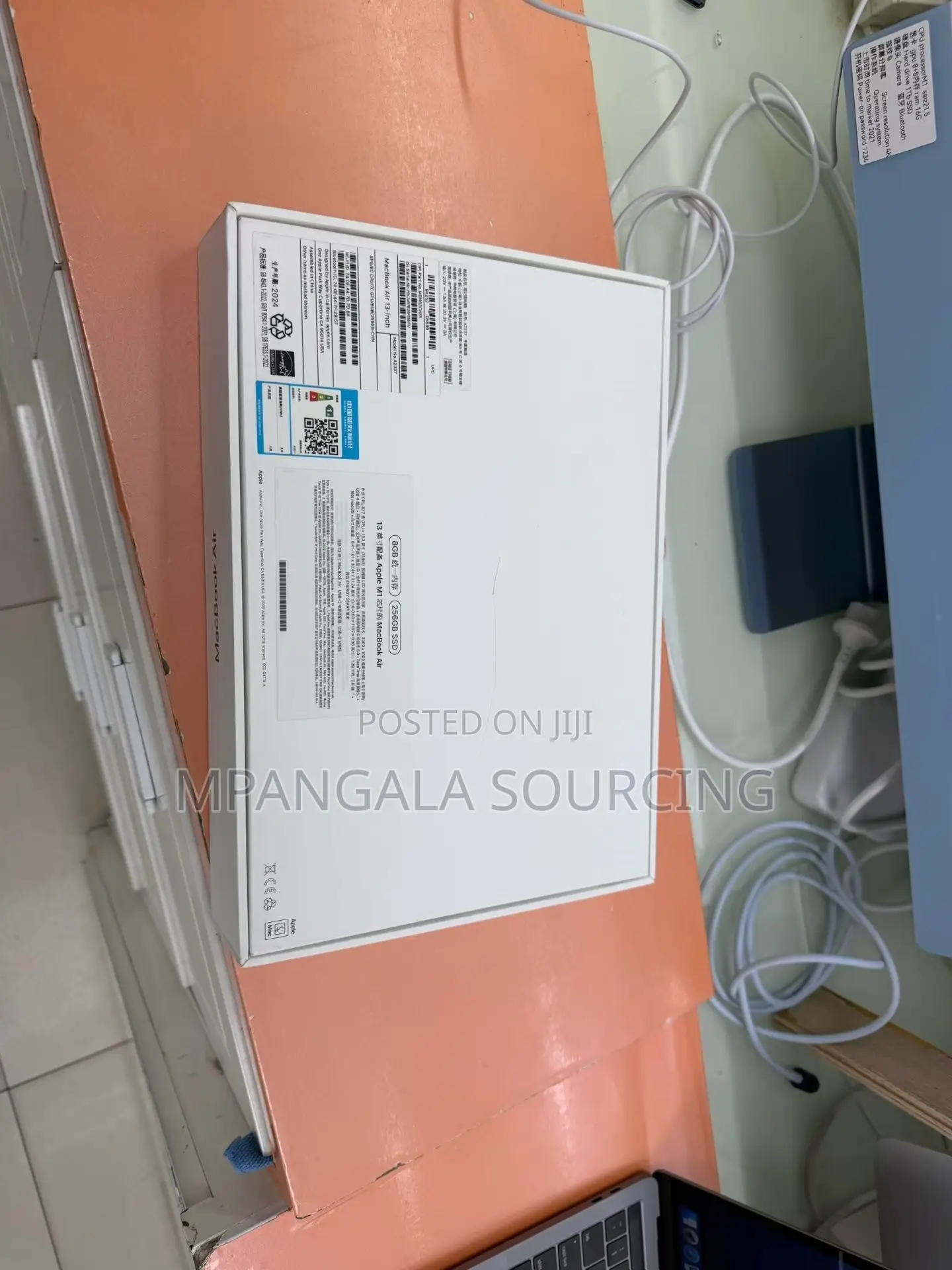 New Laptop Apple MacBook Air 2020 M1 8GB Apple M1 SSD 256GB