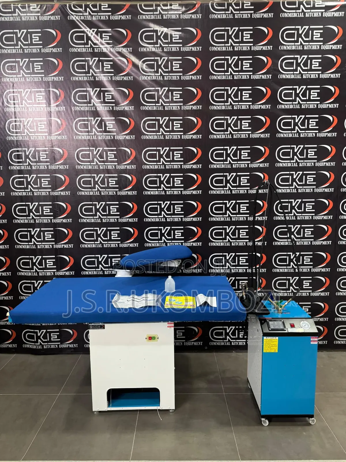 Industrial Ironing Table With Steam Generator