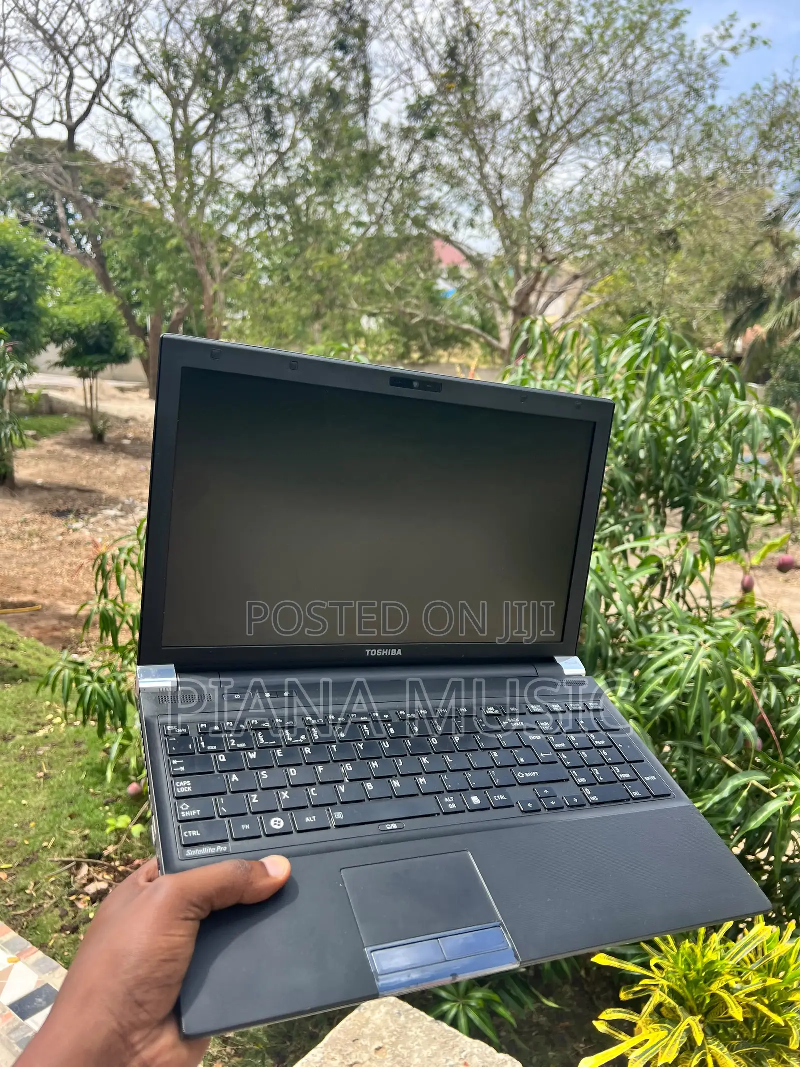Laptop Toshiba Satellite C650D 4GB Intel Core i3 HDD 256GB