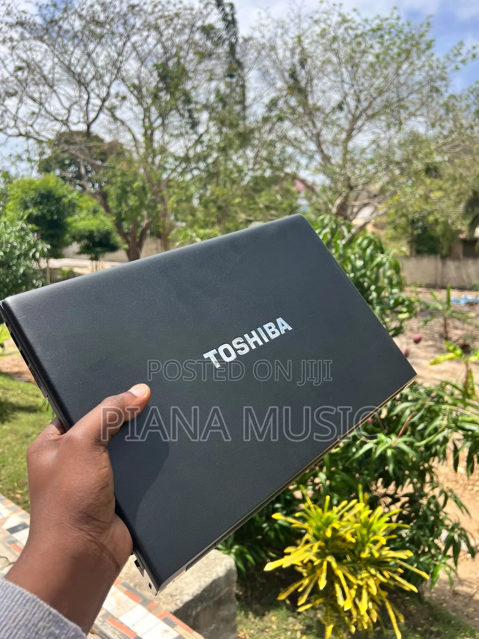 Laptop Toshiba Satellite C650D 4GB Intel Core i3 HDD 256GB