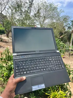 Laptop Toshiba Satellite C650D 4GB Intel Core i3 HDD 256GB