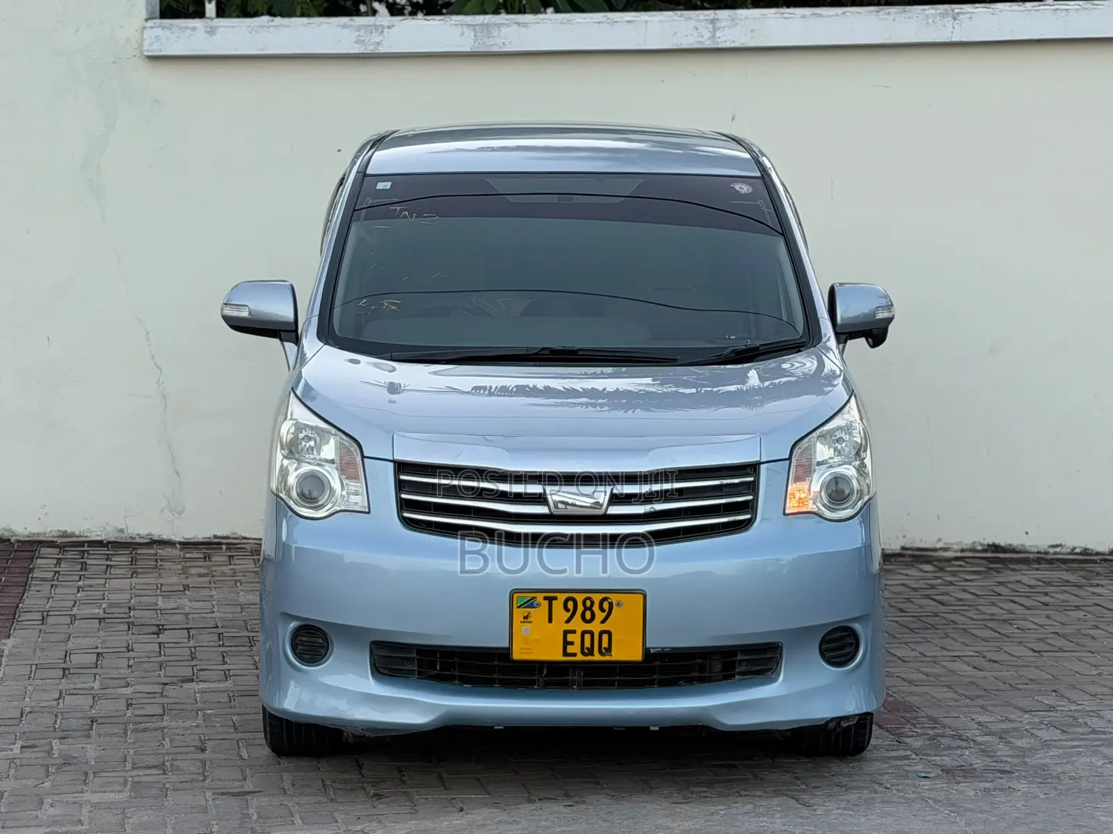 Toyota Noah 2010 Blue