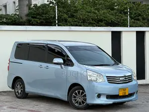 Toyota Noah 2010 Blue
