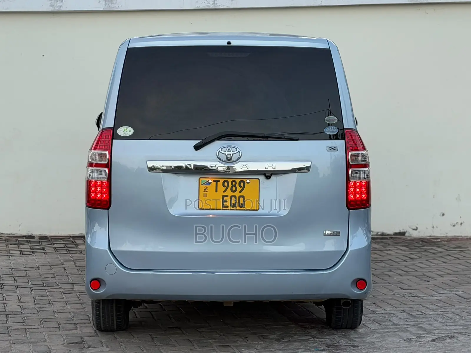 Toyota Noah 2010 Blue