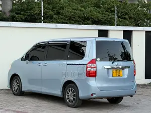 Toyota Noah 2010 Blue