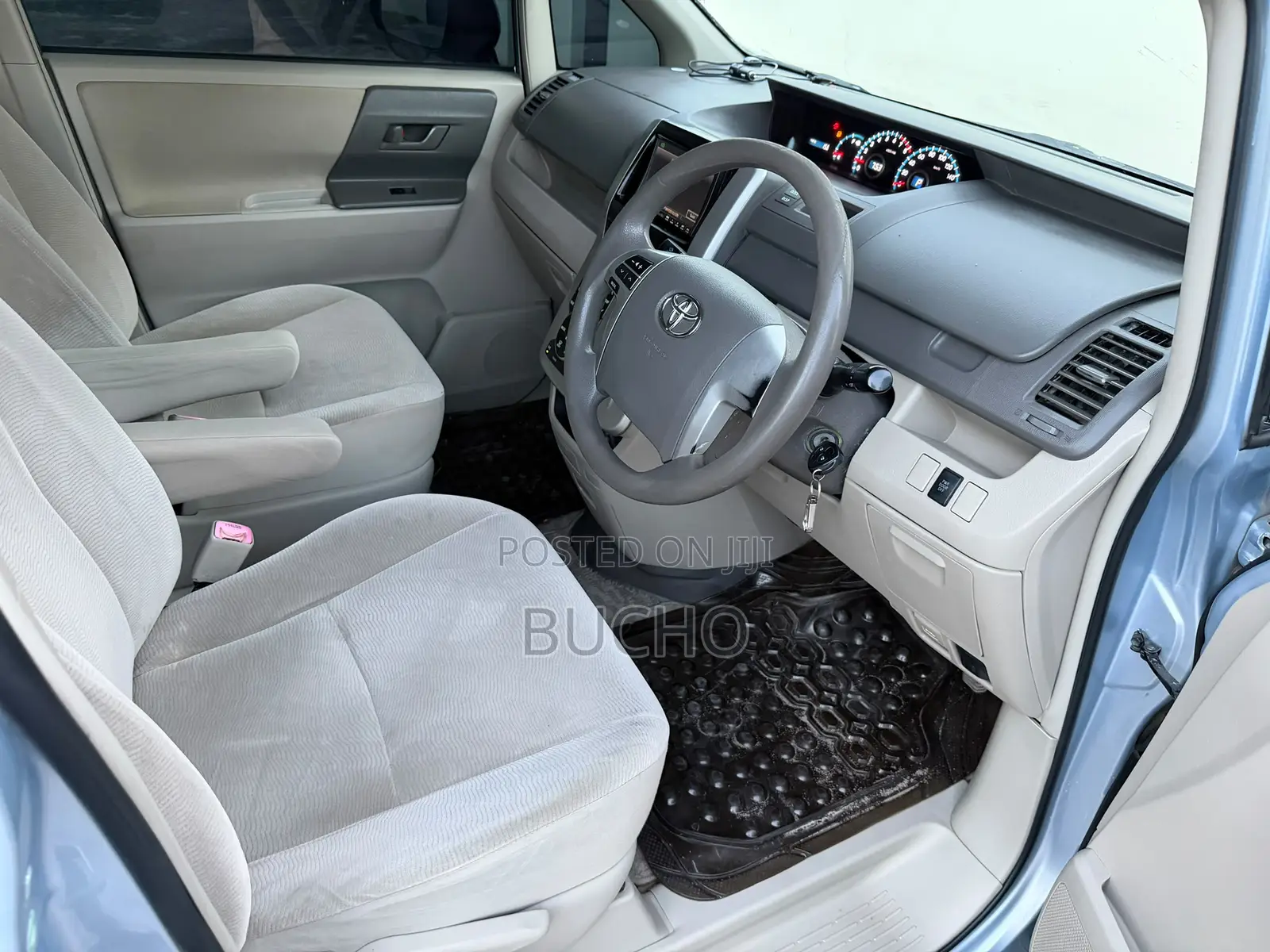 Toyota Noah 2010 Blue