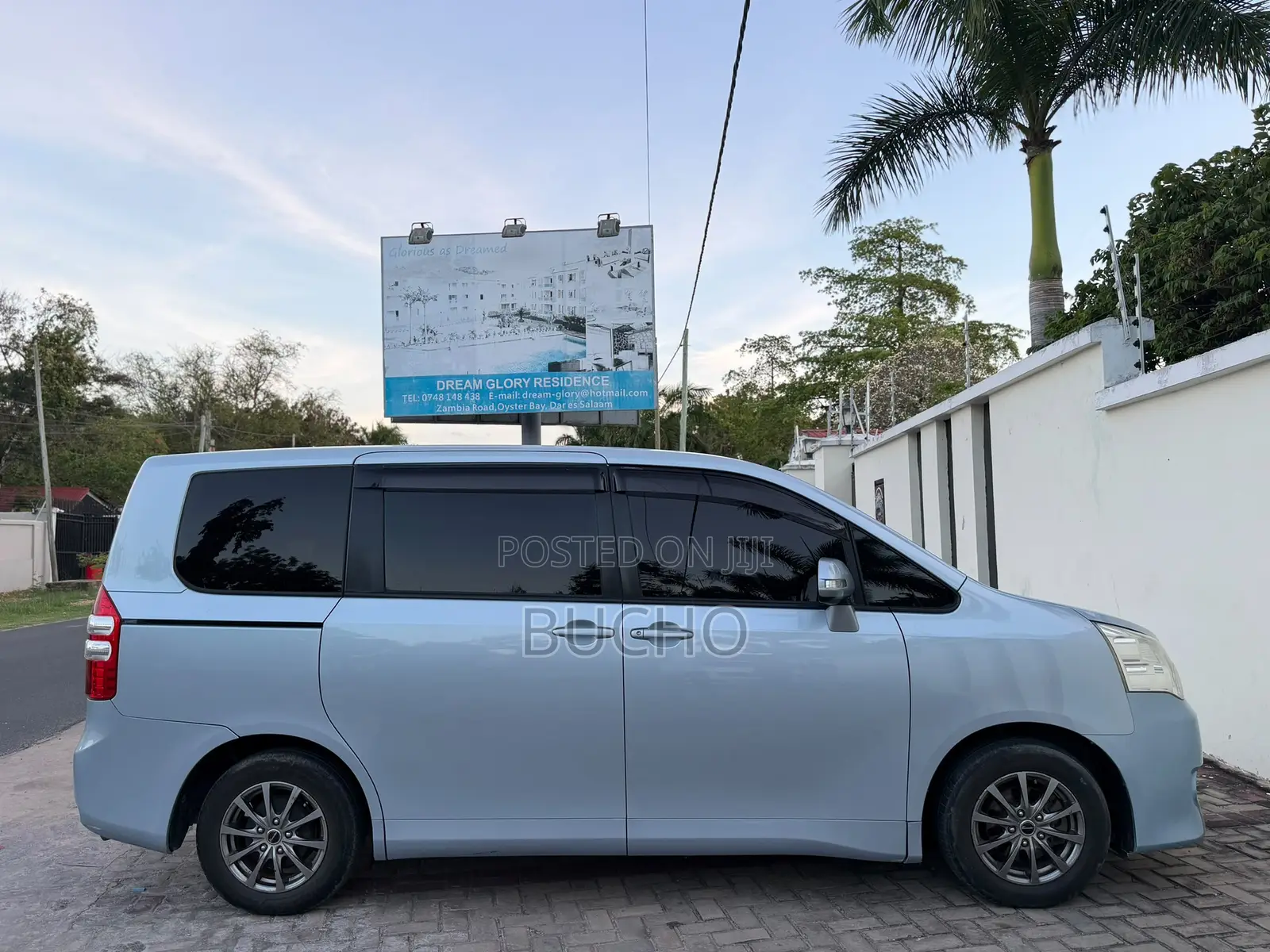 Toyota Noah 2010 Blue