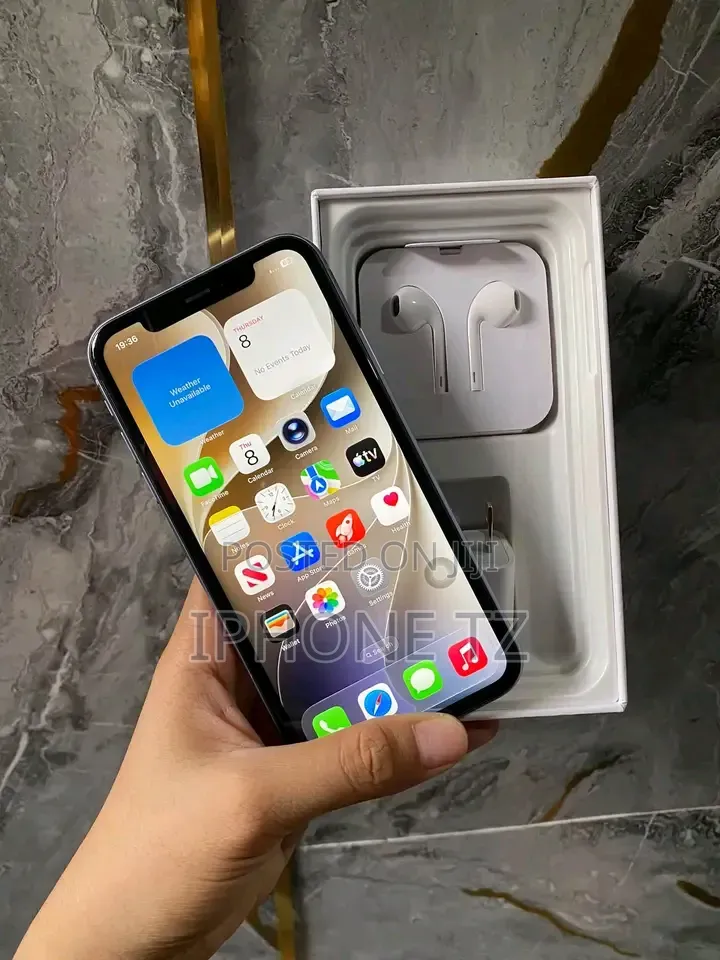New Apple iPhone 11 64 GB White