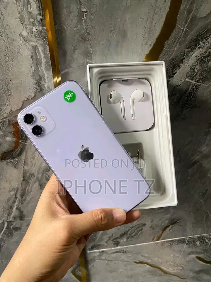 New Apple iPhone 11 64 GB White