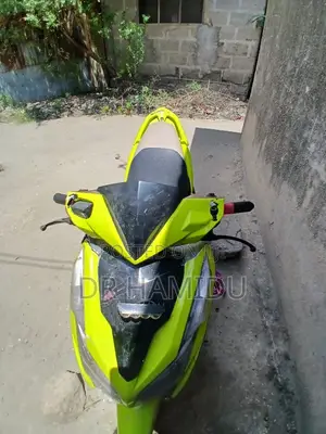 Honda 2014 Yellow