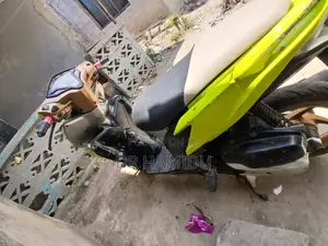 Honda 2014 Yellow