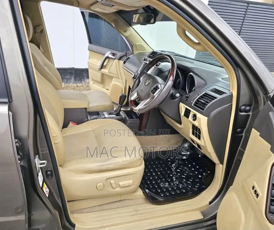 Toyota Land Cruiser Prado 2017 Brown