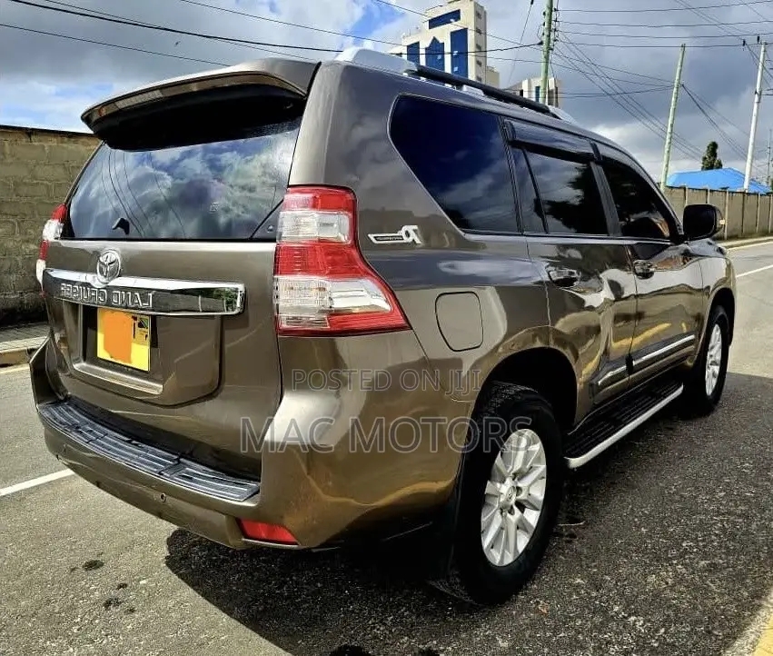 Toyota Land Cruiser Prado 2017 Brown