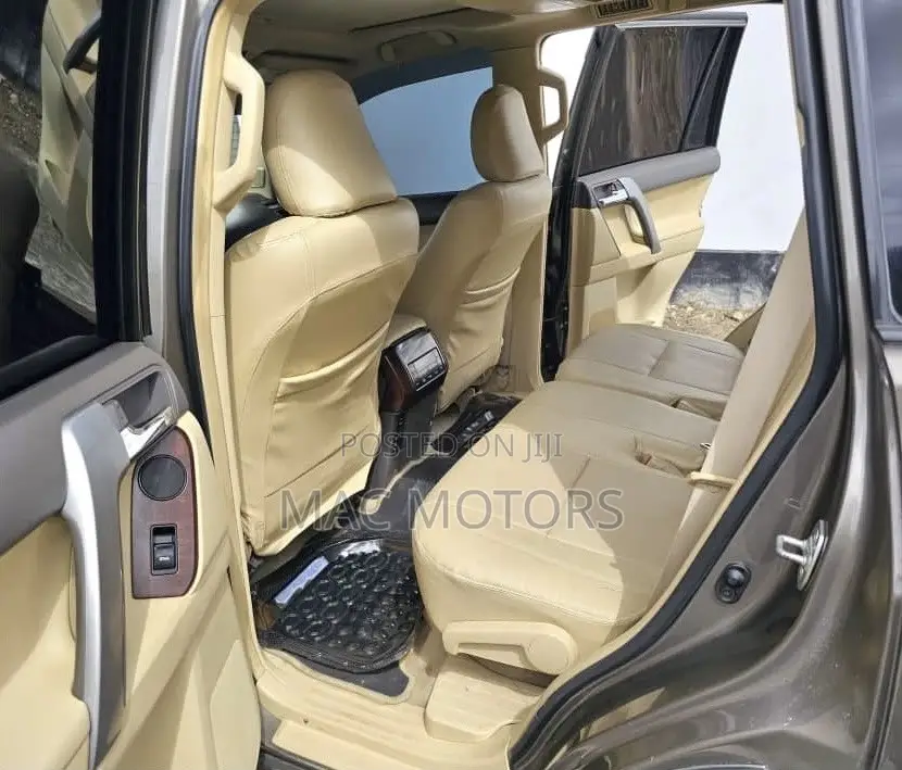 Toyota Land Cruiser Prado 2017 Brown
