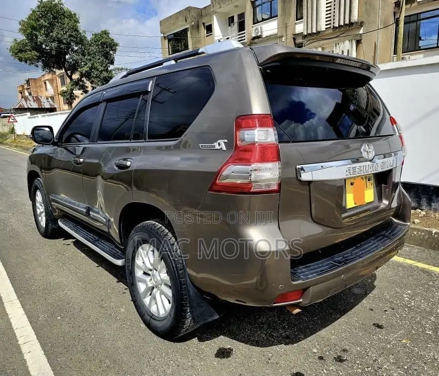 Toyota Land Cruiser Prado 2017 Brown