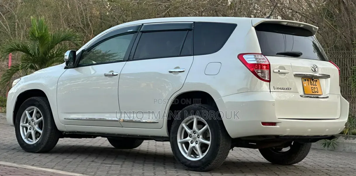 Toyota Vanguard 2009 White