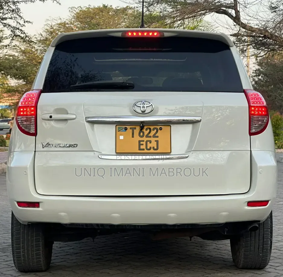 Toyota Vanguard 2009 White