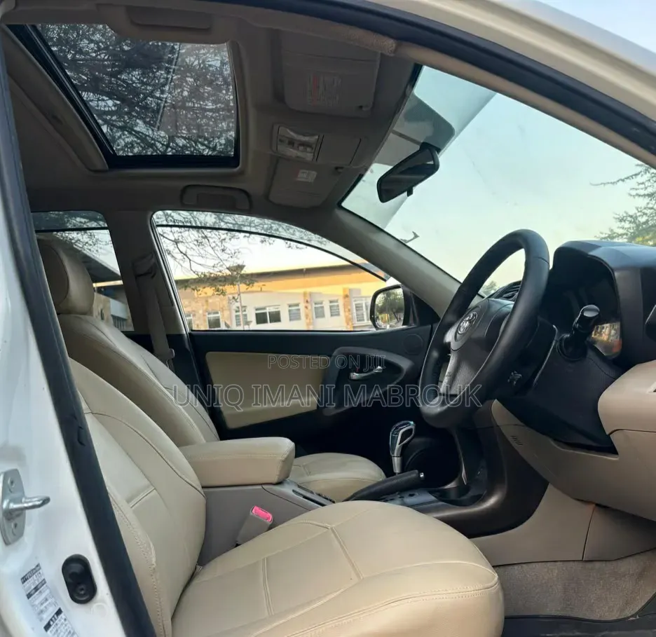 Toyota Vanguard 2009 White