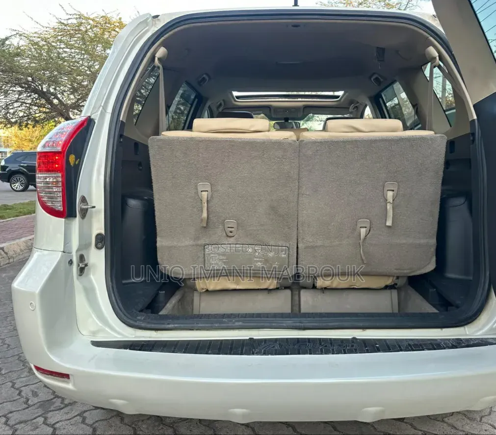 Toyota Vanguard 2009 White