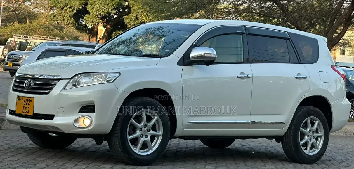 Toyota Vanguard 2009 White
