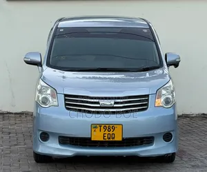Toyota Noah 2010 Blue