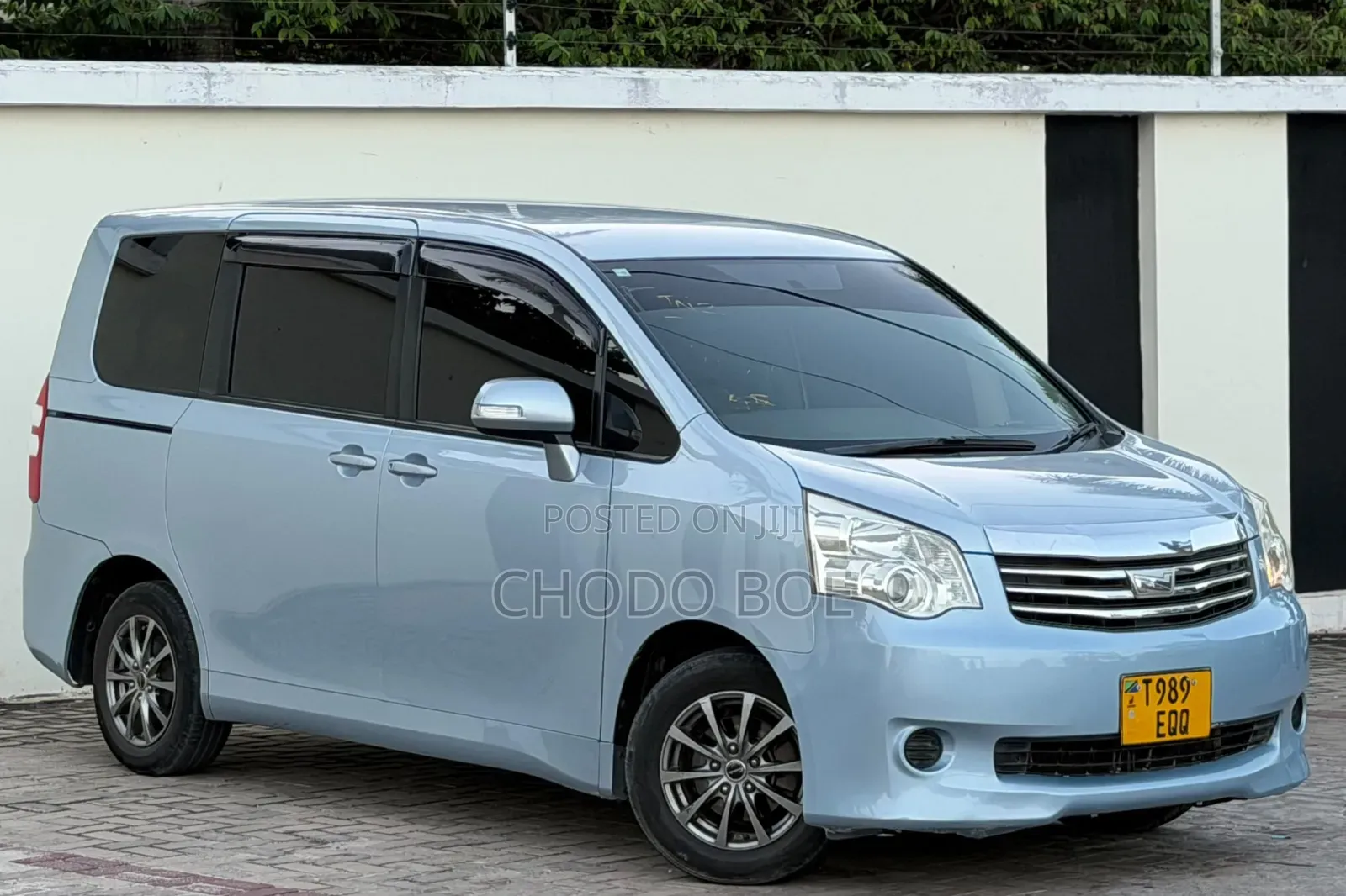 Toyota Noah 2010 Blue