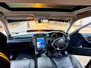 Toyota Crown Royale 2005 Black