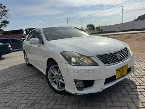 Toyota Crown 2012 White
