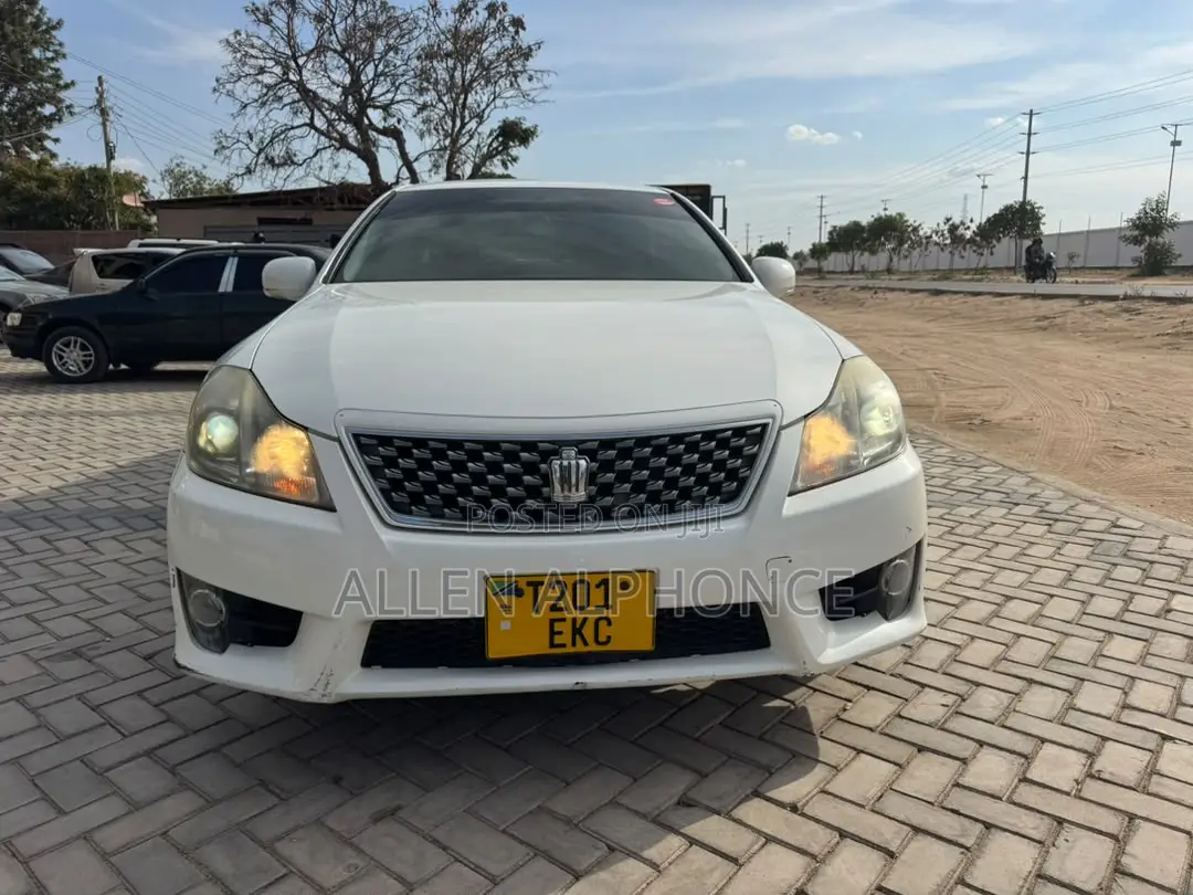 Toyota Crown 2012 White