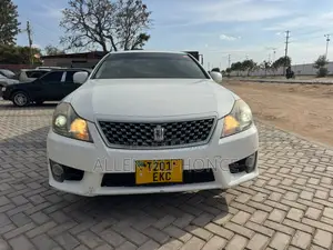 Toyota Crown 2012 White