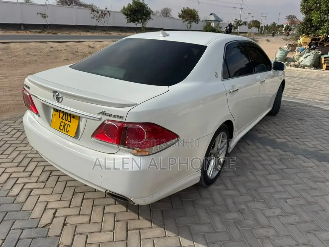 Toyota Crown 2012 White