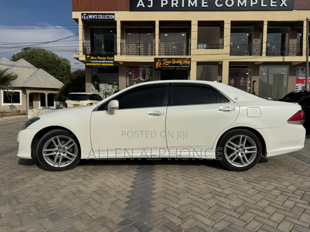 Toyota Crown 2012 White
