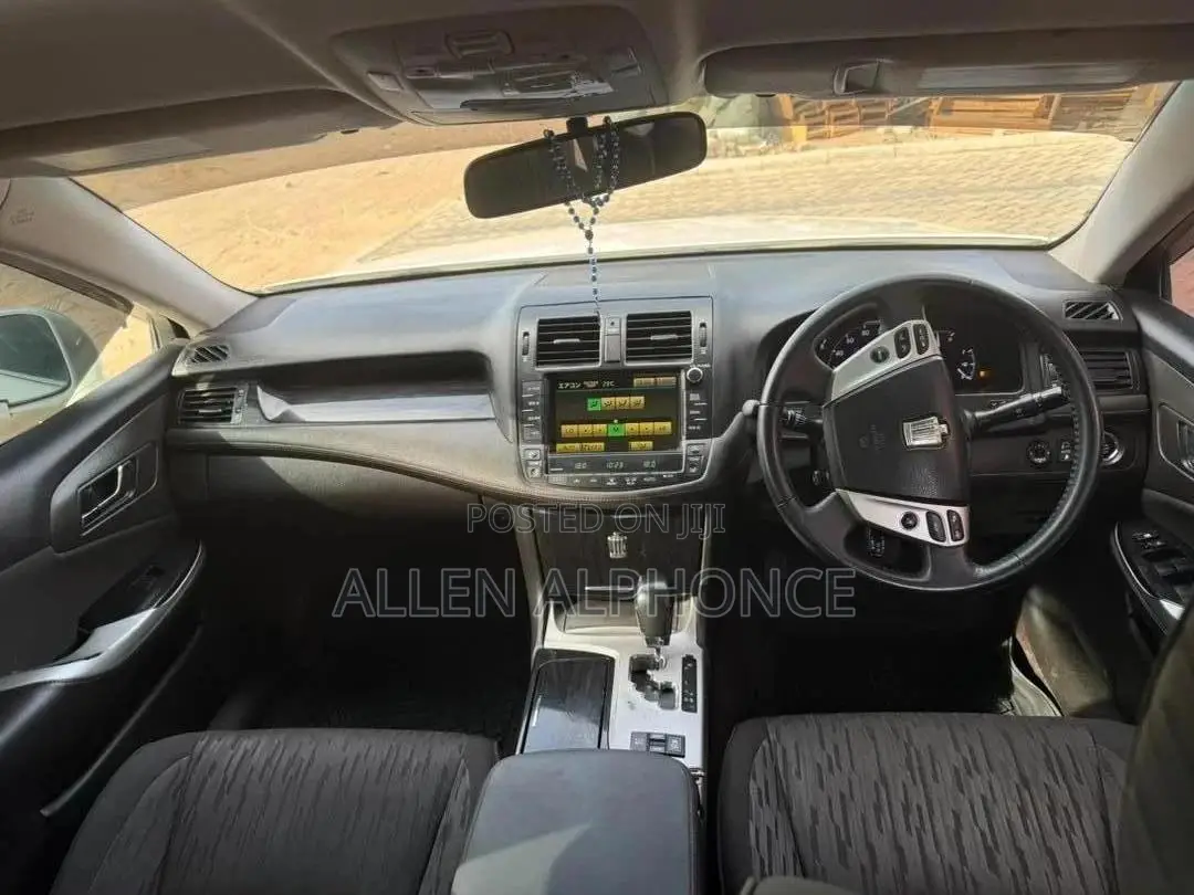 Toyota Crown 2012 White