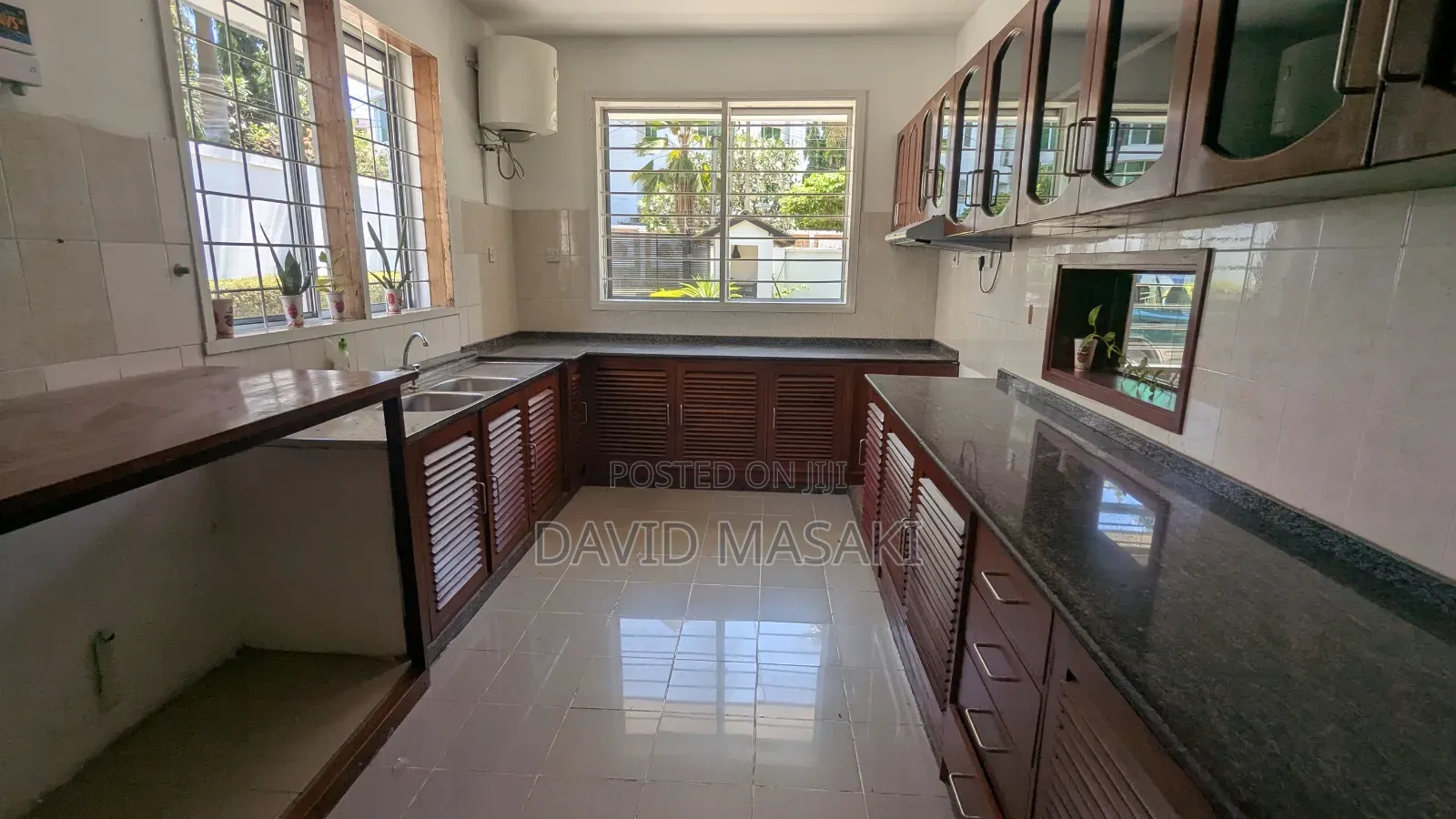 7 Roooms Independent Office House for Rent in Masaki