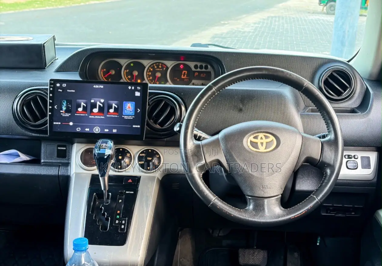 Toyota Corolla Rumion 2011 White