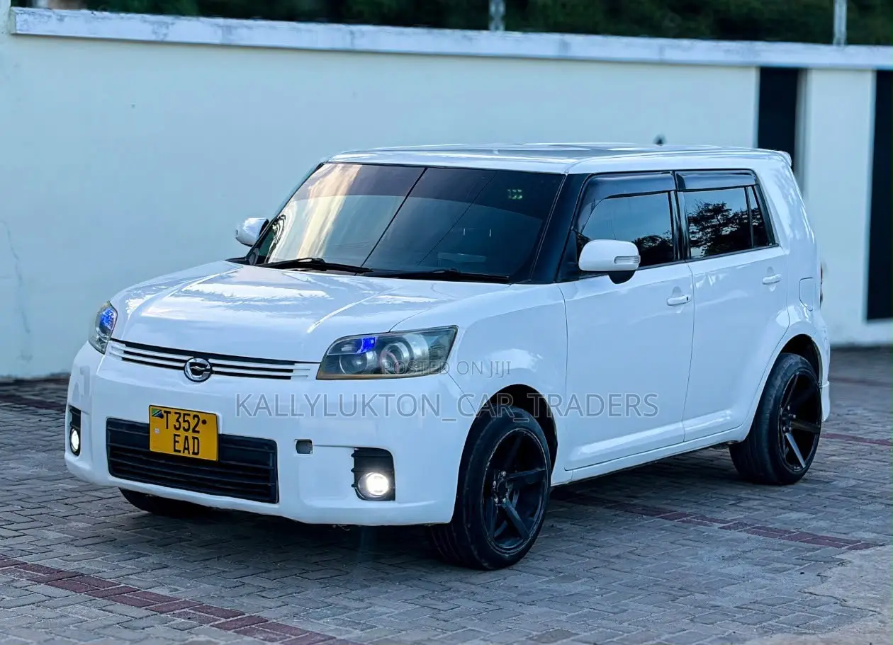 Toyota Corolla Rumion 2011 White