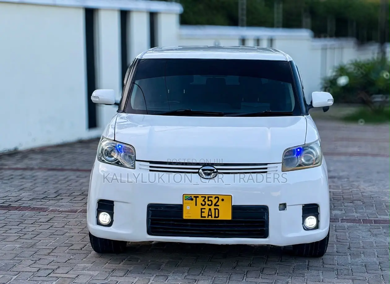 Toyota Corolla Rumion 2011 White