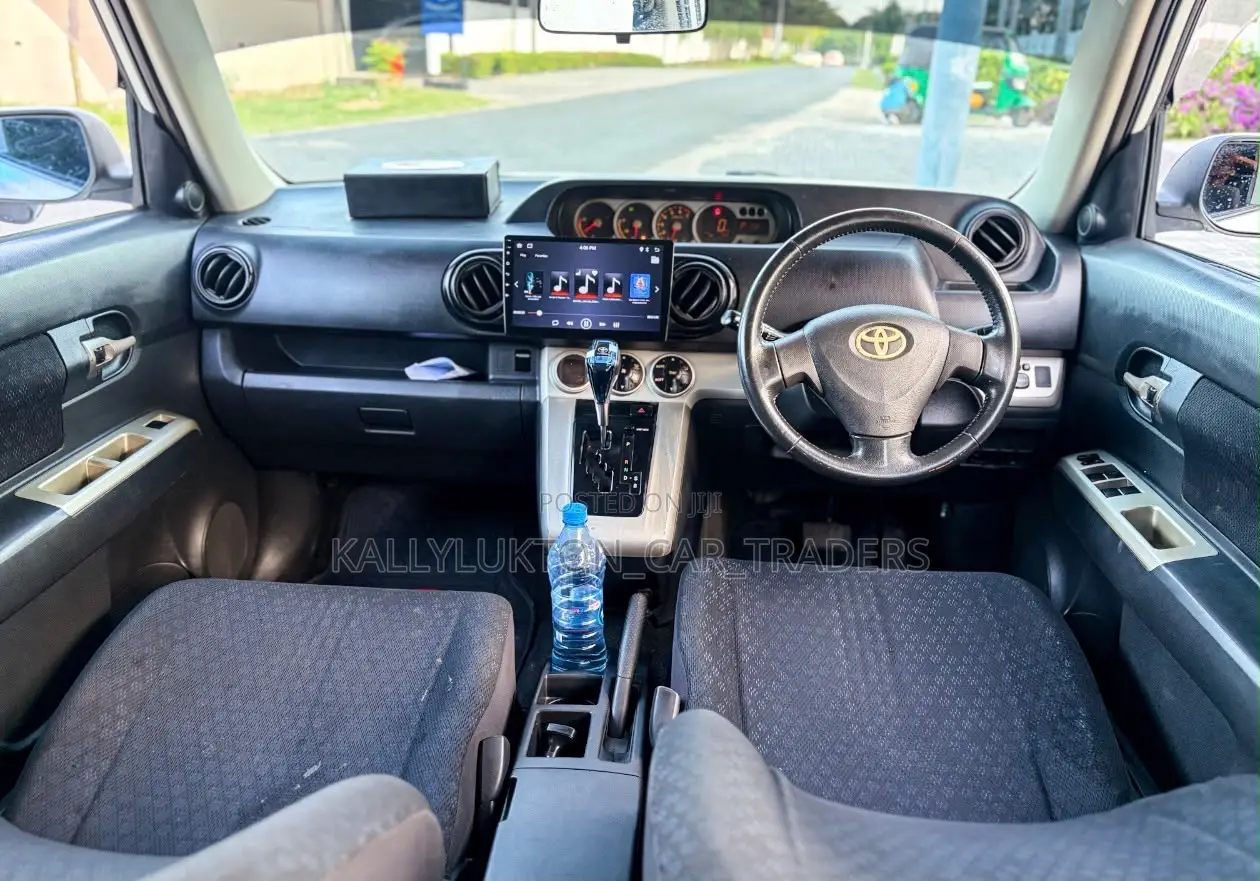 Toyota Corolla Rumion 2011 White