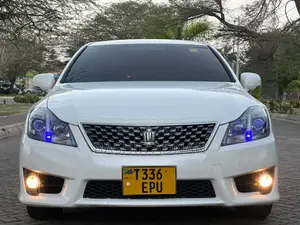 Toyota Crown 2011 Pearl