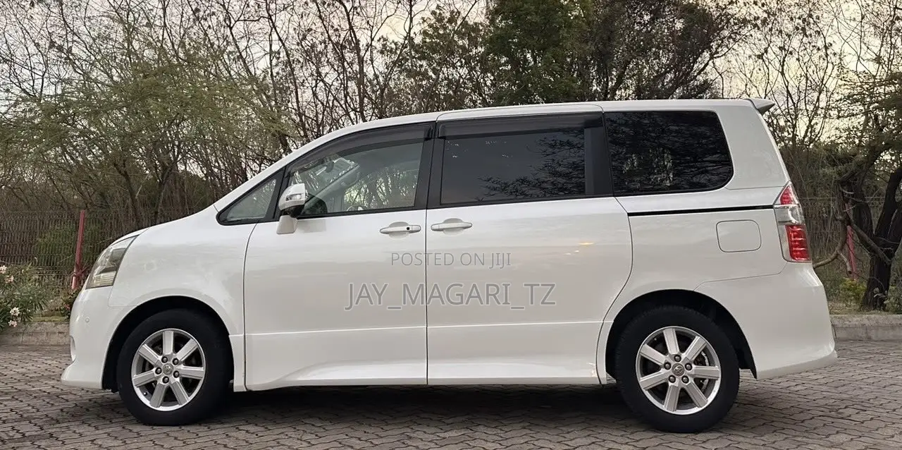 Toyota Noah 2008 White
