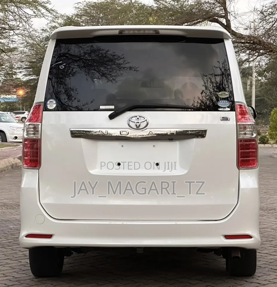 Toyota Noah 2008 White