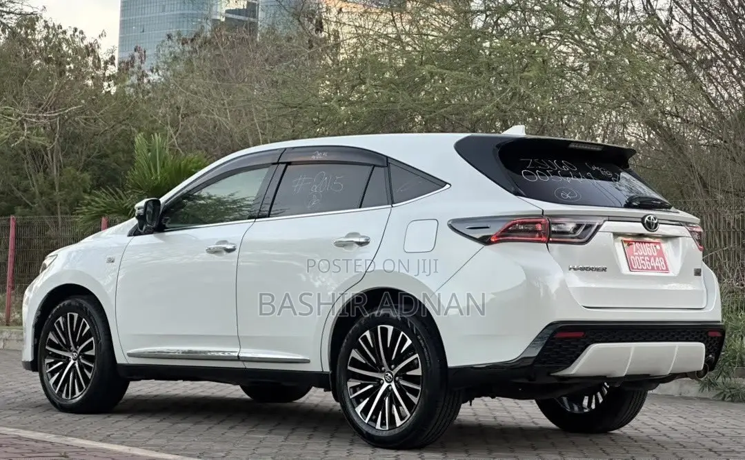 Toyota Harrier 2.0 2015 Pearl