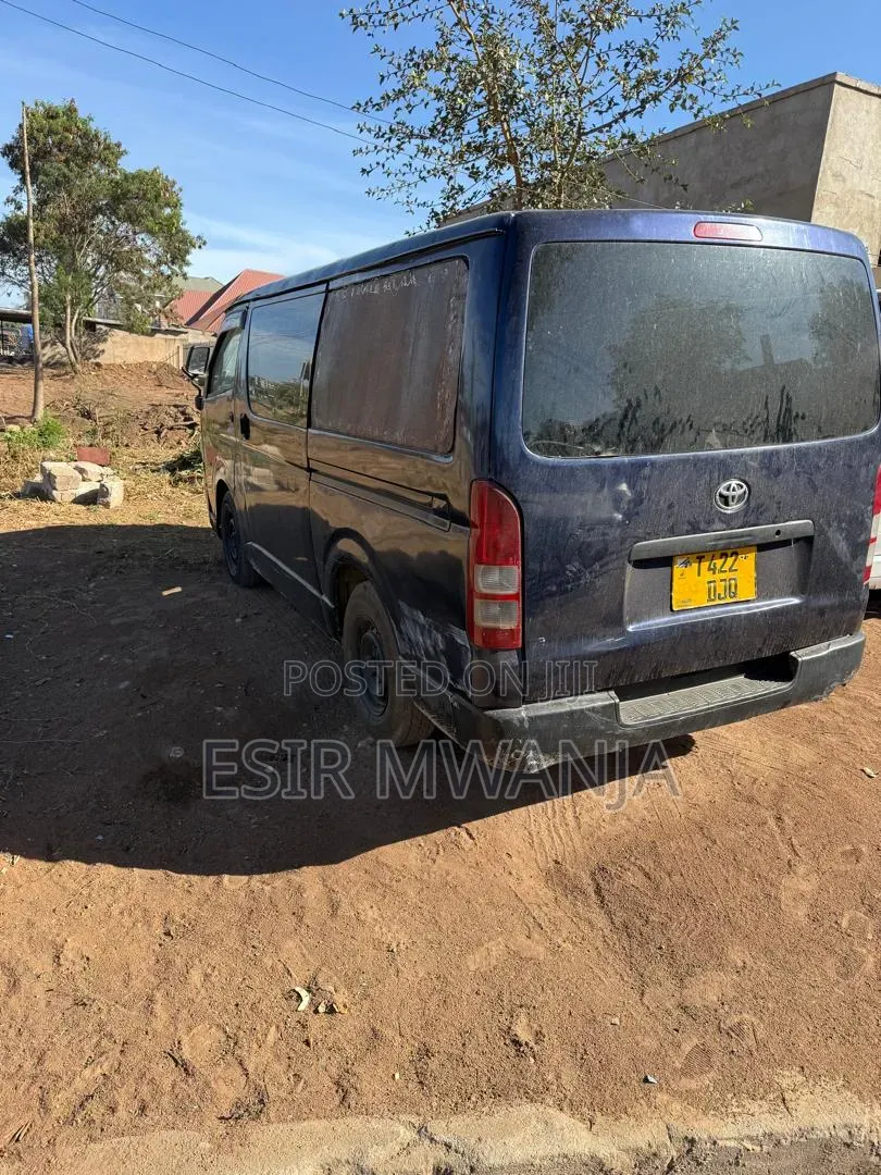 Toyota HiAce 2006 Blue