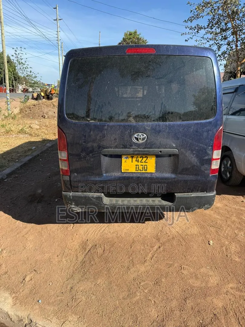 Toyota HiAce 2006 Blue