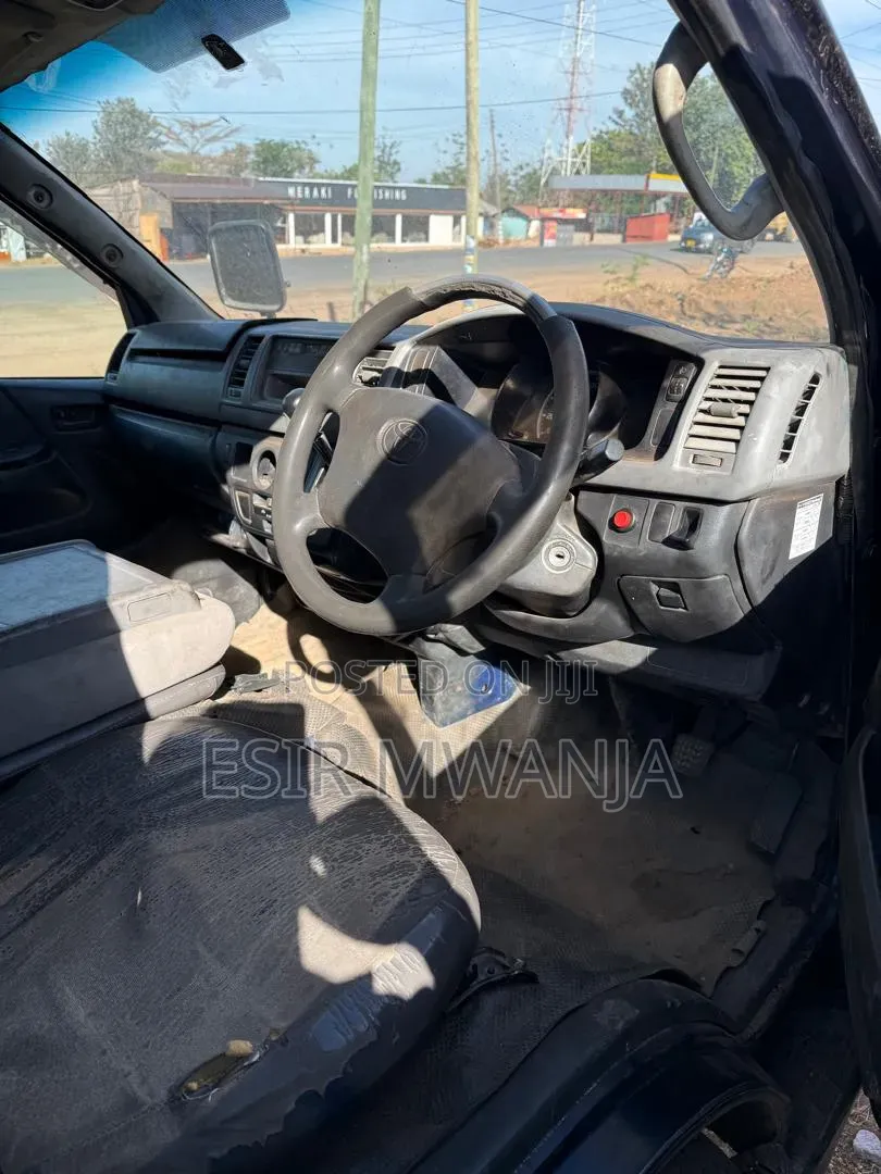 Toyota HiAce 2006 Blue