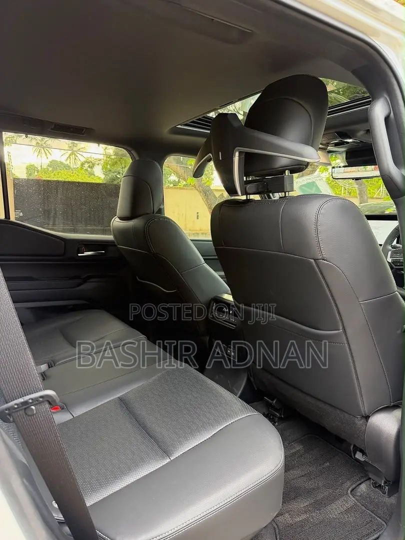 Toyota Land Cruiser Prado 2.8 2025 Pearl