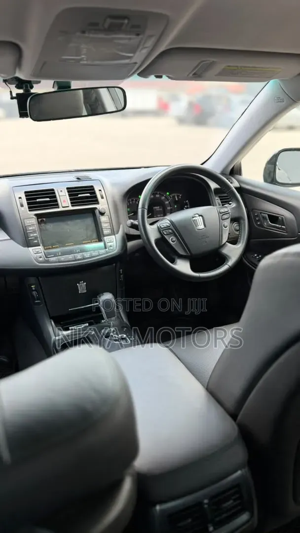 Toyota Crown 2009 Black