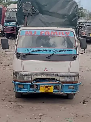 Mitsubishi Canter 2015 White
