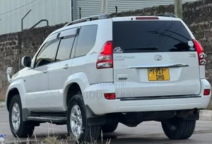 Toyota Land Cruiser 2005 White